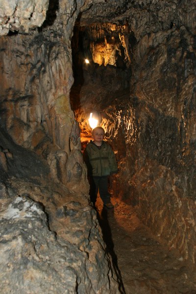 Chorwacja - Krk - Tomaszek w jaskini.