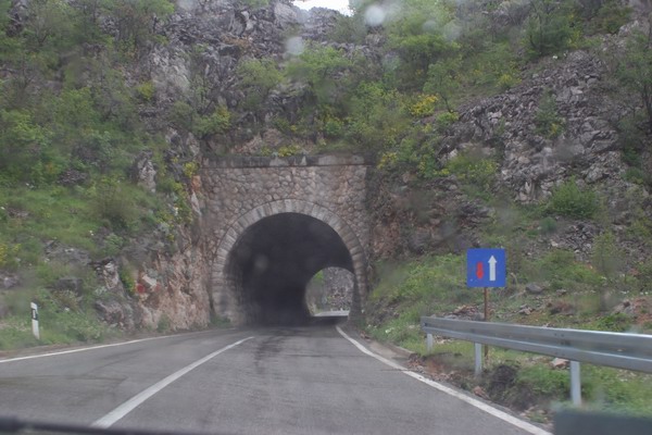 Chorwacja - magistrala adriatycka - jeden z wielu tuneli.