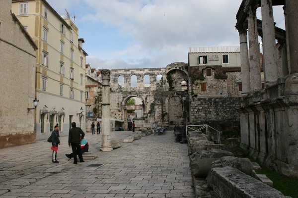 Chorwacja - Split - ruiny przy katedrze.