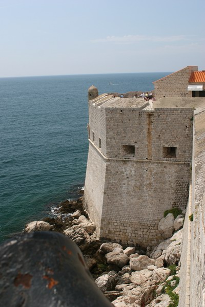 Chorwacja - Dubrownik - starwka - warowne mury od strony morza.