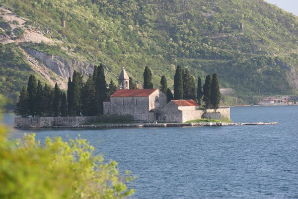 Czarnogra - Perast - wysepka z malekim klasztorem.